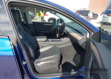 2023 Tesla Model Y Awd/Long Range Dual Motor All-Wheel Drive z USA, uszkodzony, nr VIN 7SAYGDEE9PA076287